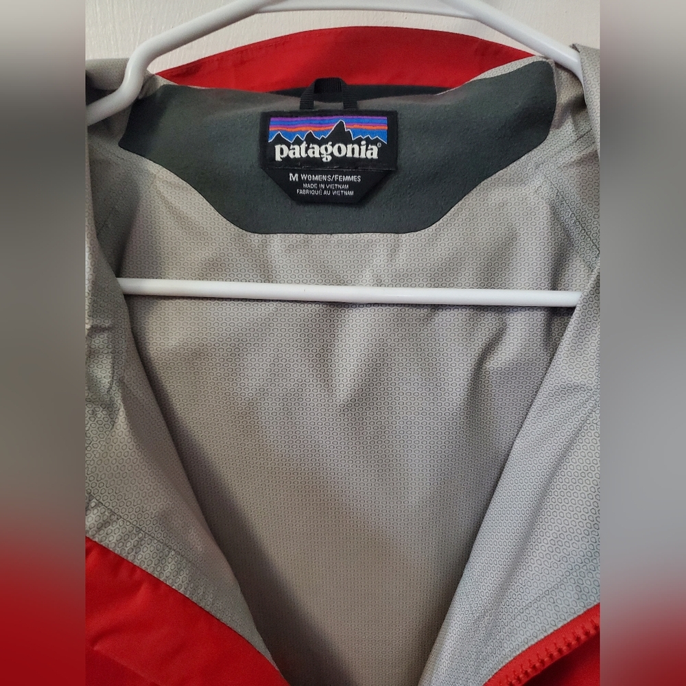 Patagonia Womens Torrentshell Raincoat - Picture 6 of 12